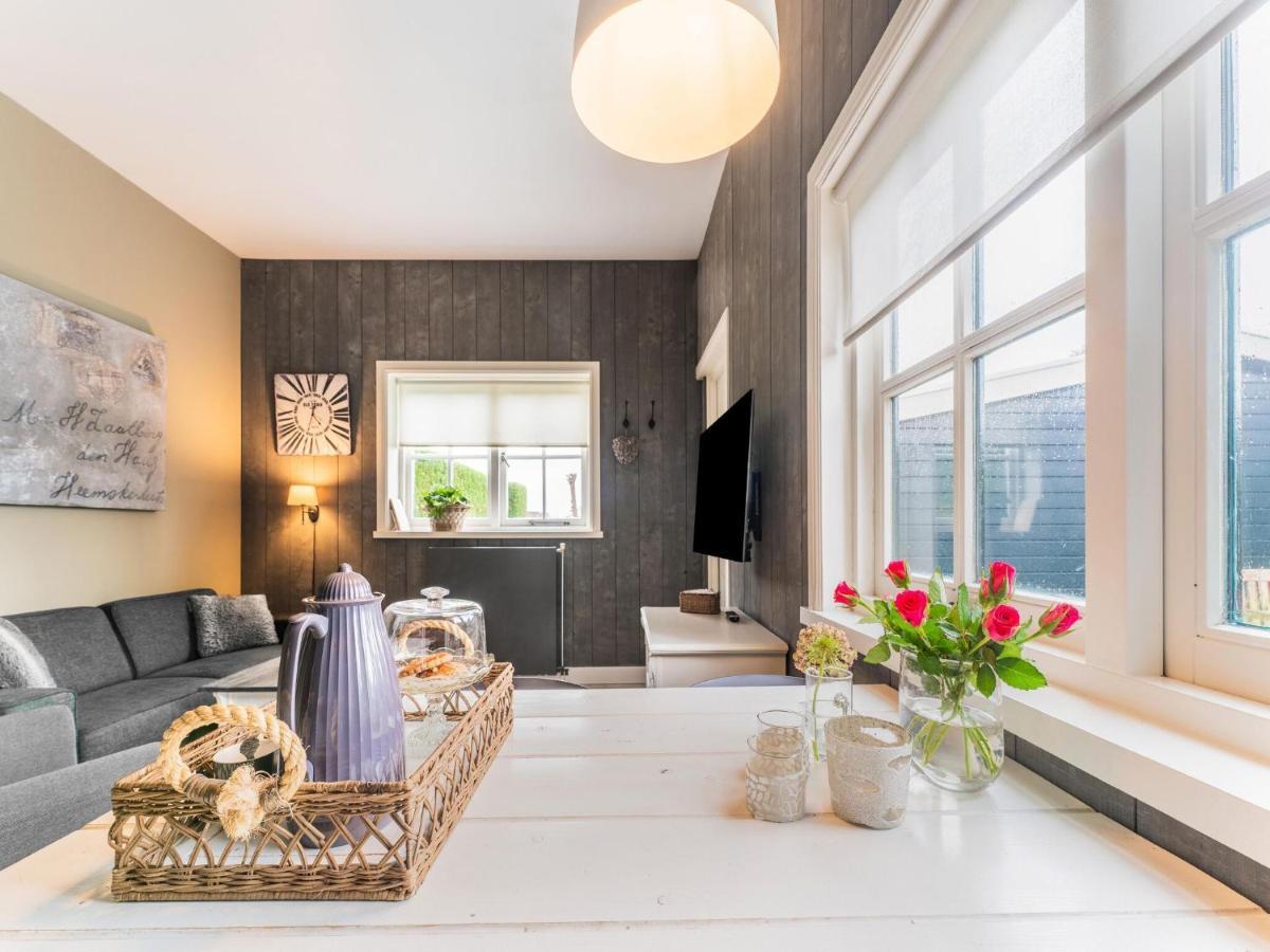 Quaint Summer Holiday Home In Egmond Binnen エクステリア 写真