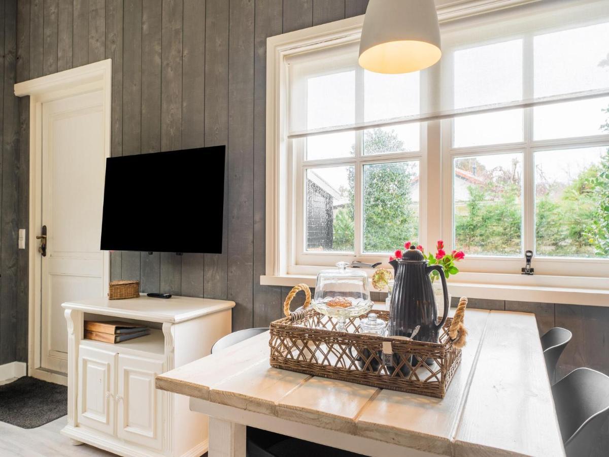 Quaint Summer Holiday Home In Egmond Binnen エクステリア 写真