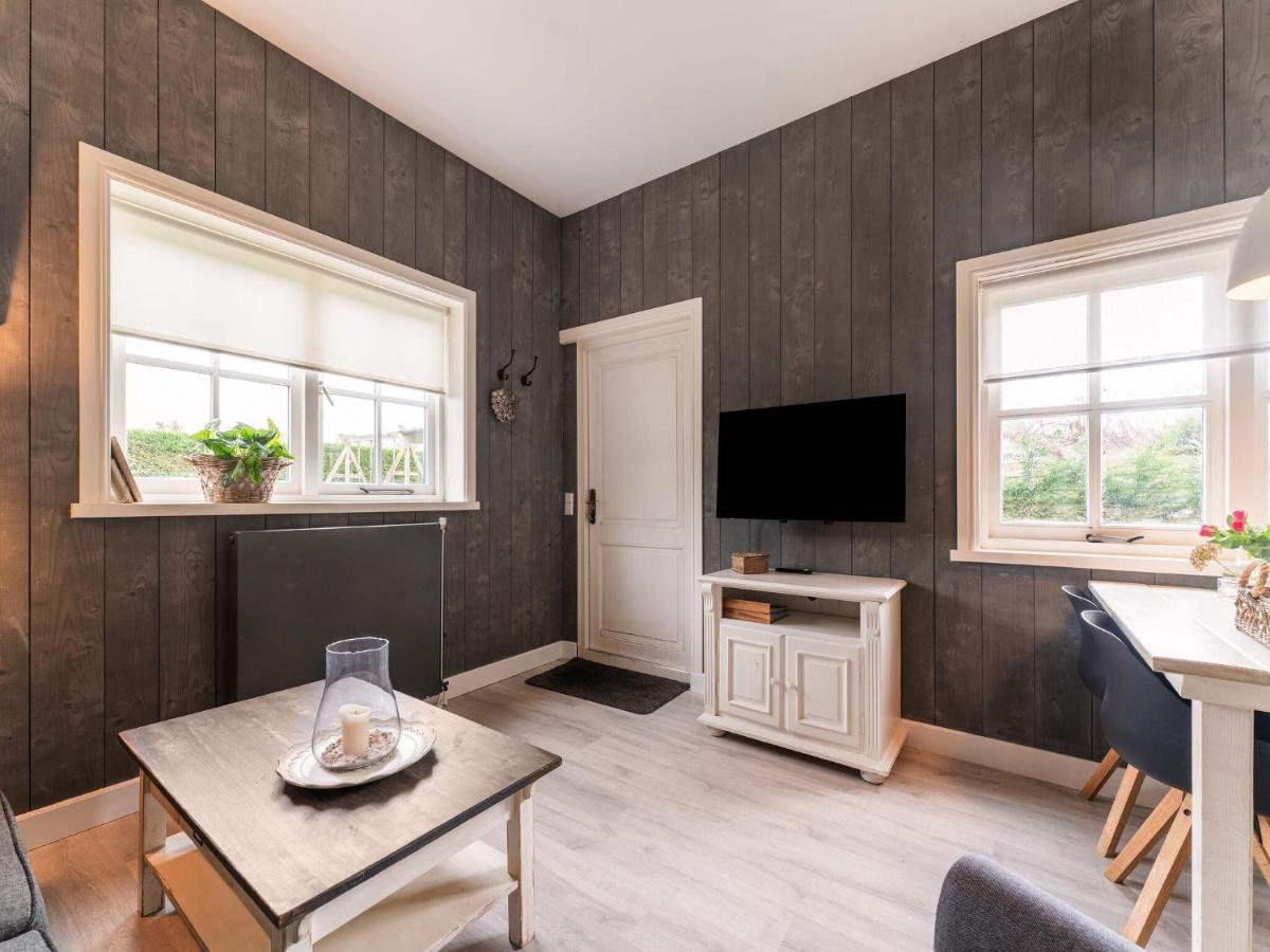 Quaint Summer Holiday Home In Egmond Binnen エクステリア 写真