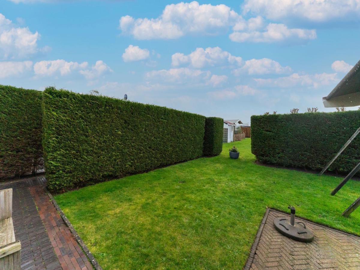 Quaint Summer Holiday Home In Egmond Binnen エクステリア 写真
